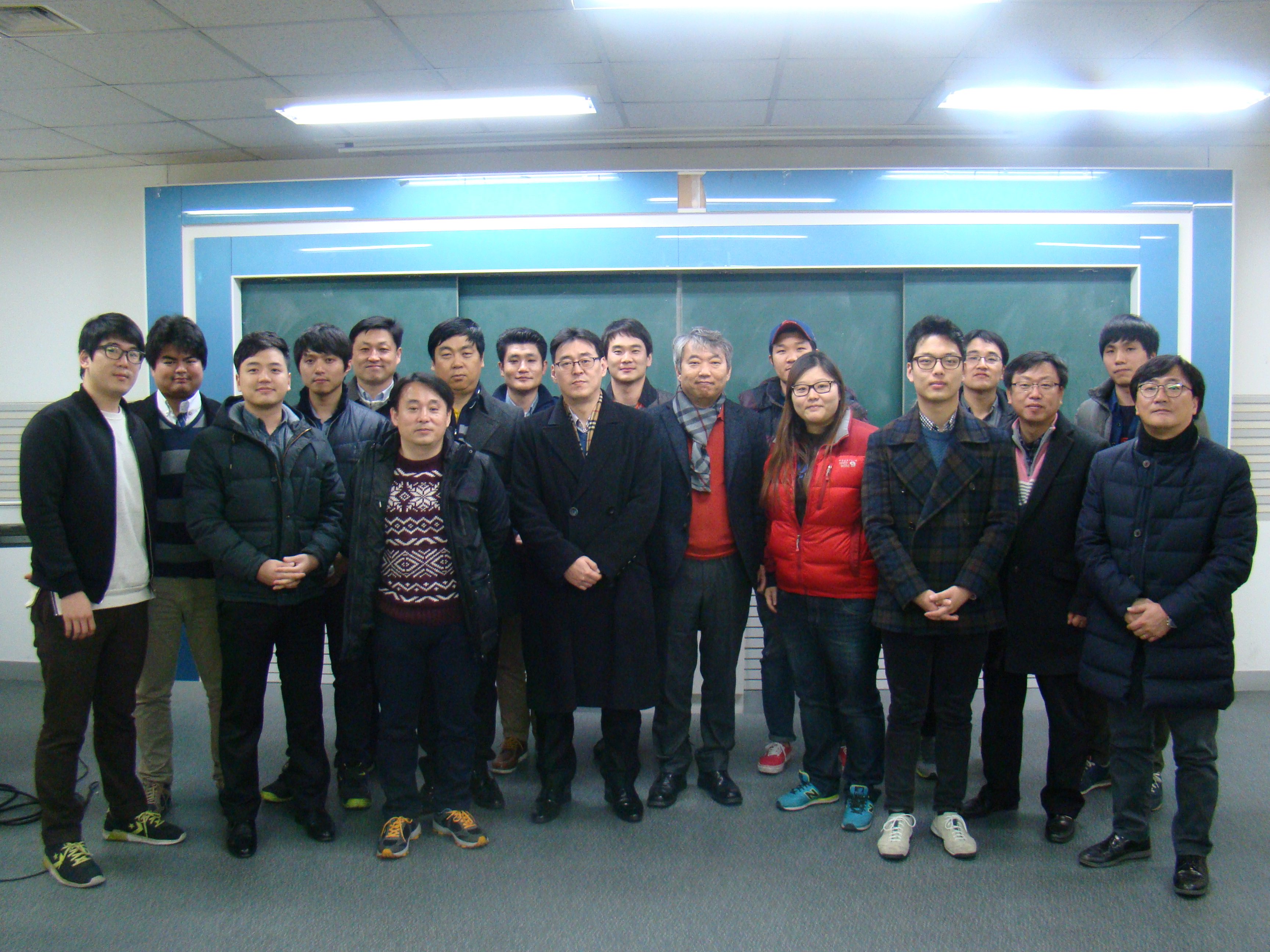 2014년 송년회를 마치며 실내_단체2.JPG